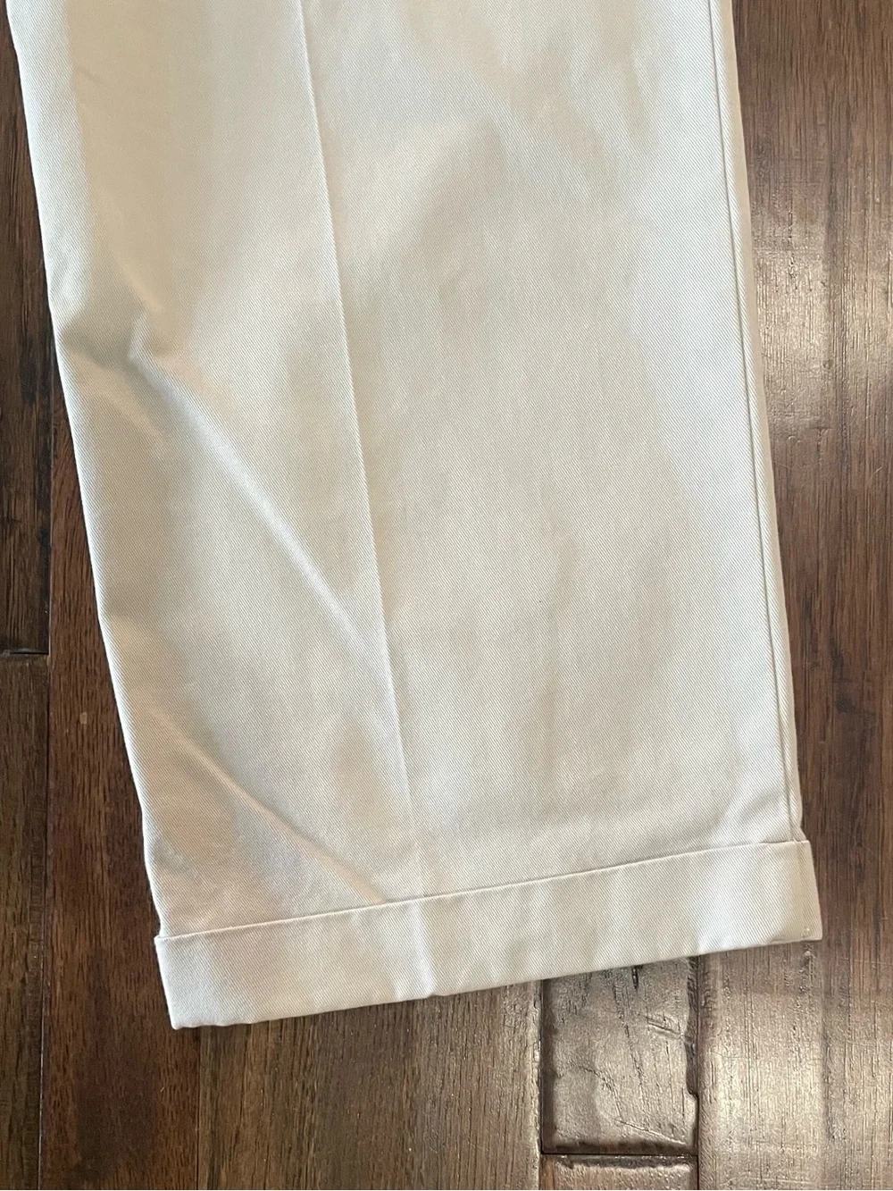 Izod Men's Cream Pleated Chino Pants